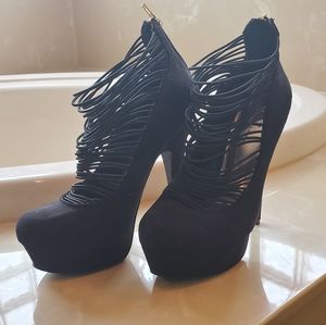 Shi by Journeys black pumps with elastic detail